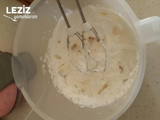 Hamuru Krem Şantili Fındıklı Kek