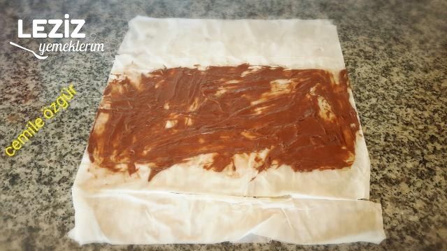 Baklavalık Yufkadan Çıtır Çikolatalı Rulolar