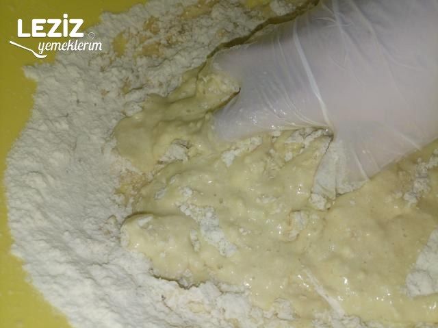 Tereyağlı Soğanlı Çörek