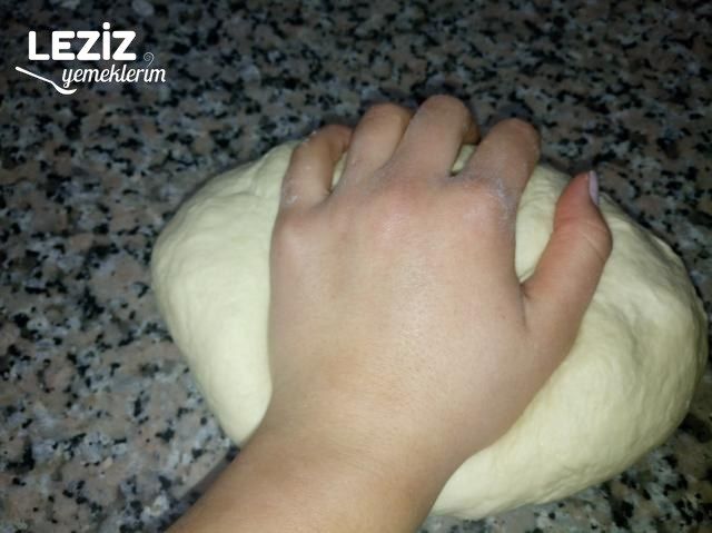 Tereyağlı Soğanlı Çörek