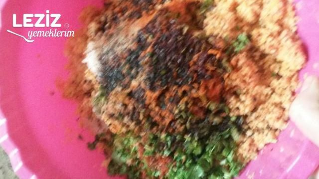 Evde En Pratik Çiğ Köfte Yapımı