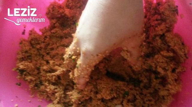 Evde En Pratik Çiğ Köfte Yapımı