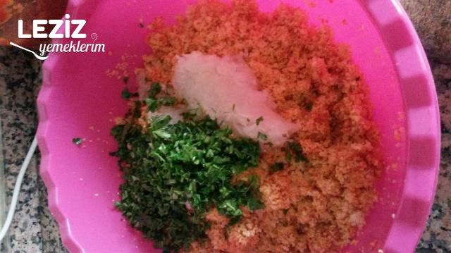 Evde En Pratik Çiğ Köfte Yapımı