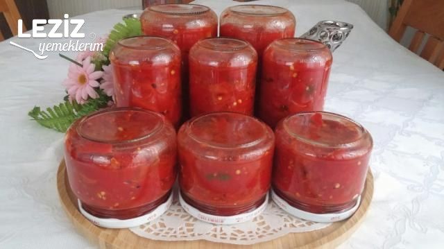 Kışlık Domatesli Közlenmiş Biber Salatası