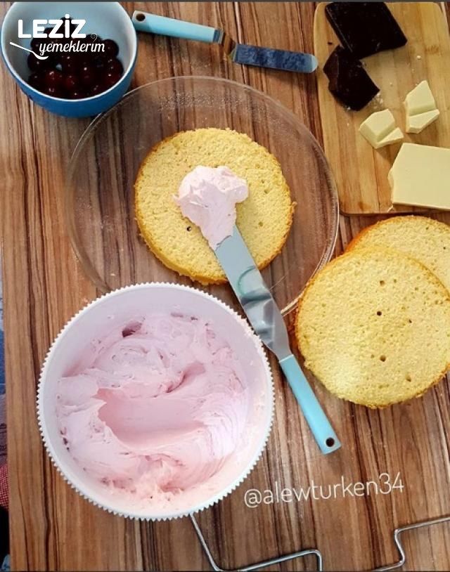 Vişneli Doğum Günü Pastası