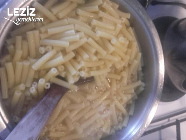 Fesleğen Soslu Makarna Tarifi (Hazır Sos İle)