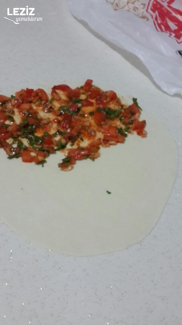 Ispanaklı Ve Domatesli Gözleme