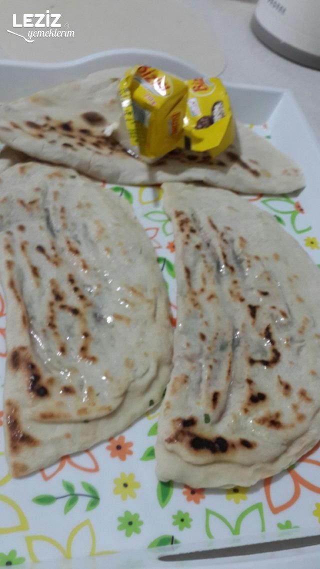 Ispanaklı Ve Domatesli Gözleme