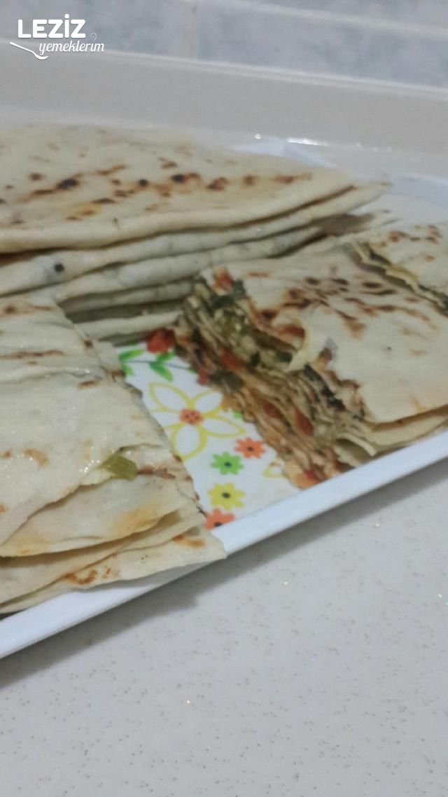 Ispanaklı Ve Domatesli Gözleme