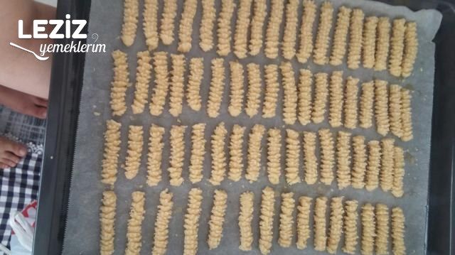 Tırtıl Kurabiye (Aşama Fotoğrafları İle)