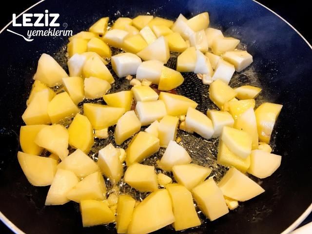 Kahvaltılık Kaşarlı Patates Tarifi