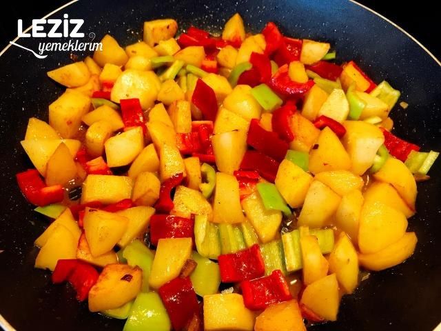 Kahvaltılık Kaşarlı Patates Tarifi