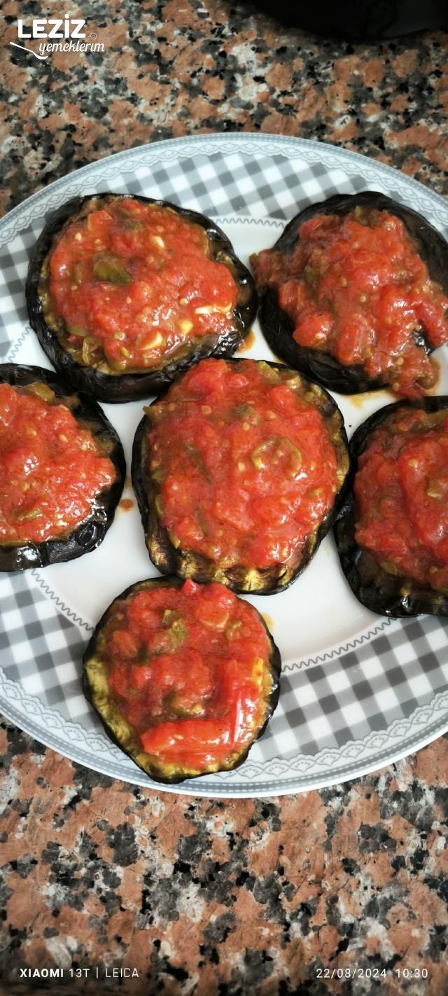 Tost Makinesinde Domates Soslu Patlıcan