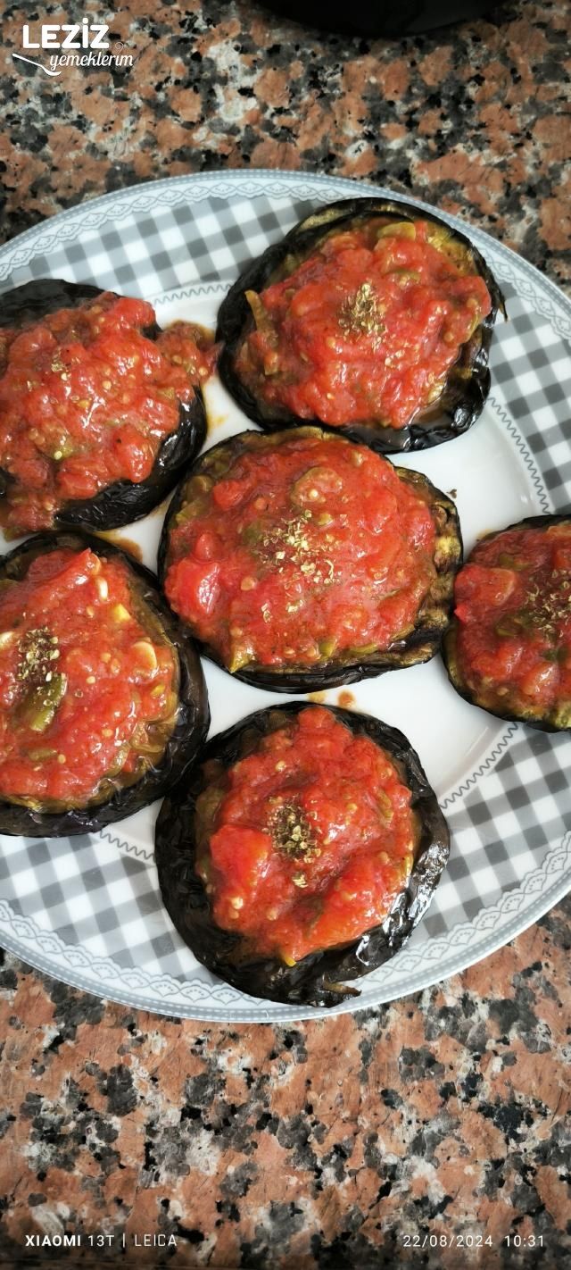 Tost Makinesinde Domates Soslu Patlıcan