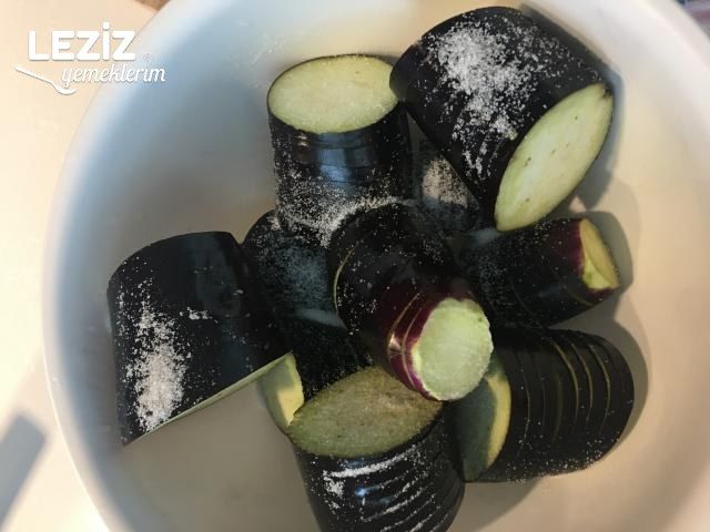 Lezzeti Şahane Fırında Köfteli Patlıcan