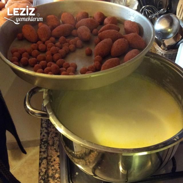 Yoğurtlu Analı Kızlı Yemeği Tarifi (Hatay Yöresi)