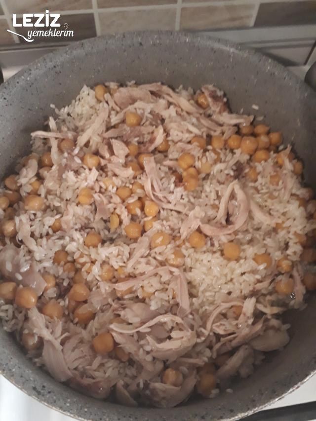 Tavuklu Nohutlu Pirinç Pilavı