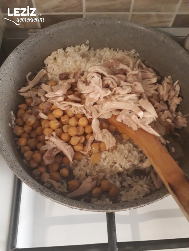 Tavuklu Nohutlu Pirinç Pilavı