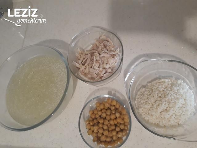 Tavuklu Nohutlu Pirinç Pilavı