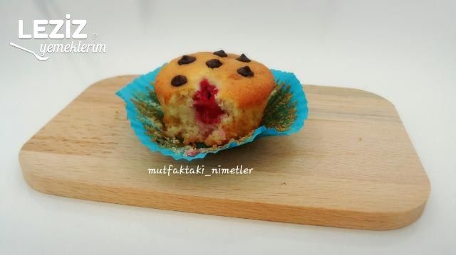 Vişneli Damla Çikolatalı Muffin Kek