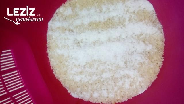 Tavuklu Nohutlu Pirinç Pilavı (Tereyağı Ve Tavuk Sulu)