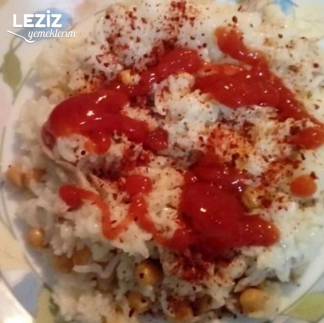 Tavuklu Nohutlu Pirinç Pilavı (Tereyağı Ve Tavuk Sulu)