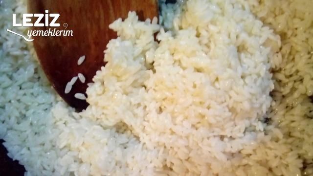 Tavuklu Nohutlu Pirinç Pilavı (Tereyağı Ve Tavuk Sulu)