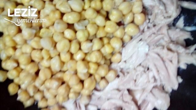 Tavuklu Nohutlu Pirinç Pilavı (Tereyağı Ve Tavuk Sulu)