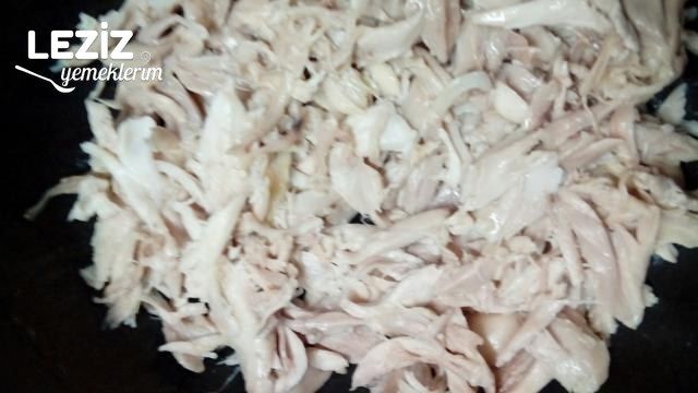 Tavuklu Nohutlu Pirinç Pilavı (Tereyağı Ve Tavuk Sulu)