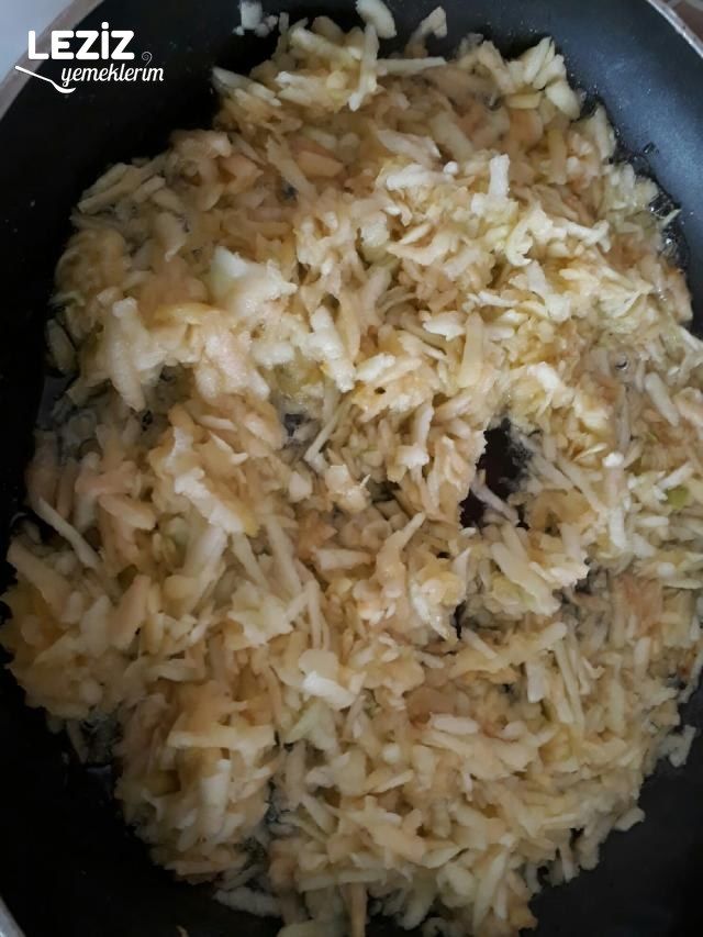 Nefis Elmalı Rulo Kek