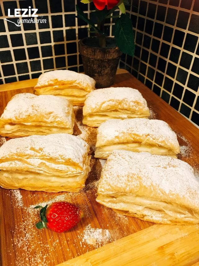 Kremalı Muzlu Milföy Pasta (Çok Leziz)