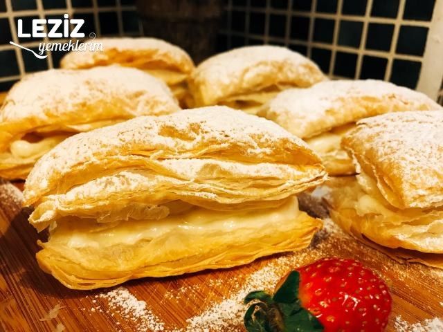 Kremalı Muzlu Milföy Pasta (Çok Leziz)