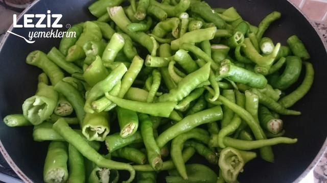 Köz Tadında Biber Yoğurtlaması