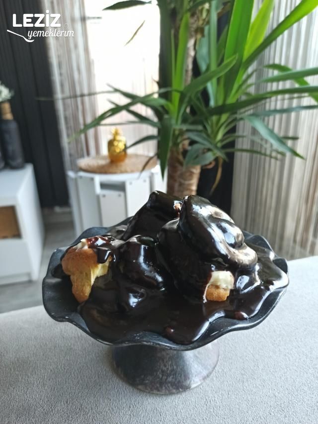 Bitter Çikolata Soslu Profiterol
