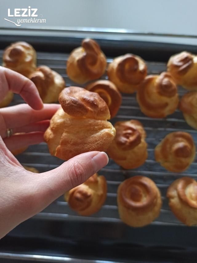 Bitter Çikolata Soslu Profiterol