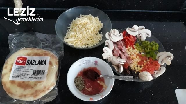 Bazlamadan 20 Dk Pratik Pizza Yapımı