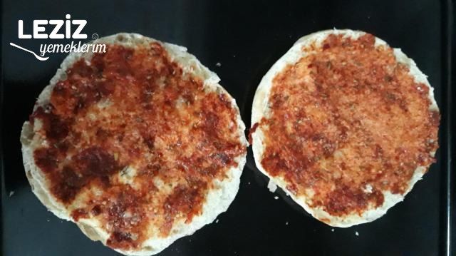 Bazlamadan 20 Dk Pratik Pizza Yapımı