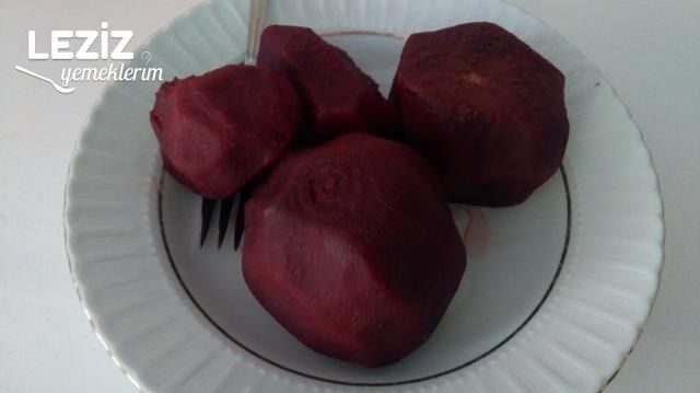 Yoğurtlu Kırmızı Pancar Salatası
