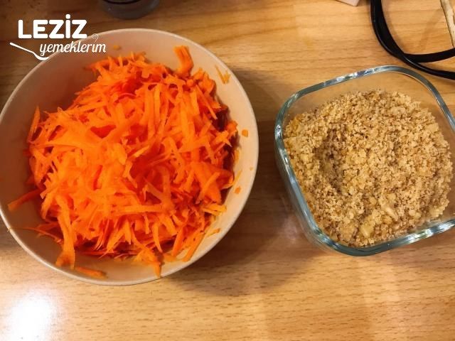 Havuçlu Ve Cevizli Kek (Tam Kıvamında)
