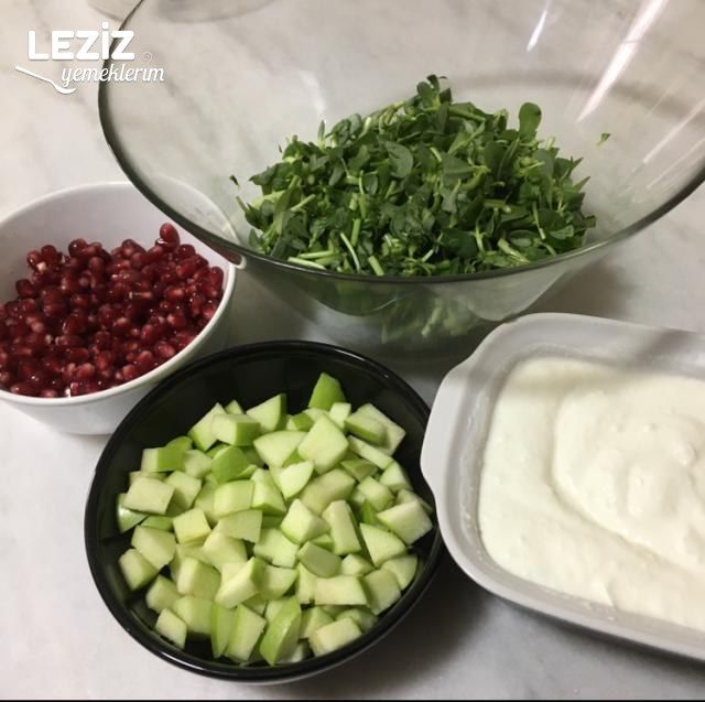 Elmalı Narlı Semizotu Yoğurtlaması