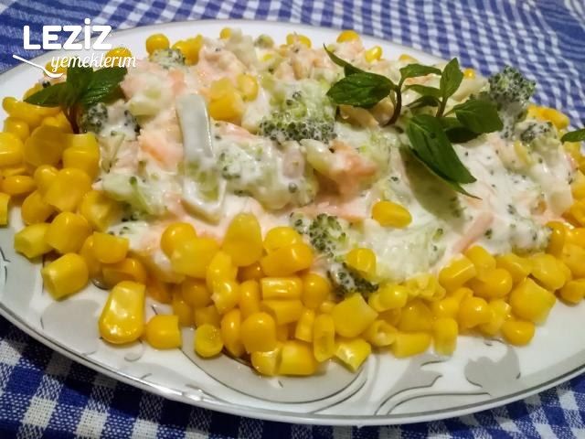 Yoğurtlu Brokoli Salatası (Yemeye Doyamayacağınız)