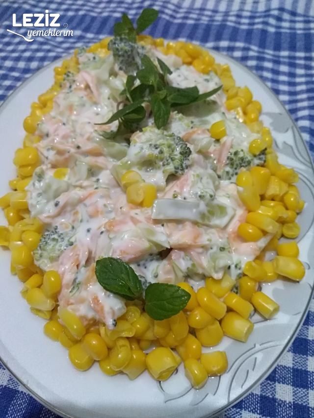 Yoğurtlu Brokoli Salatası (Yemeye Doyamayacağınız)