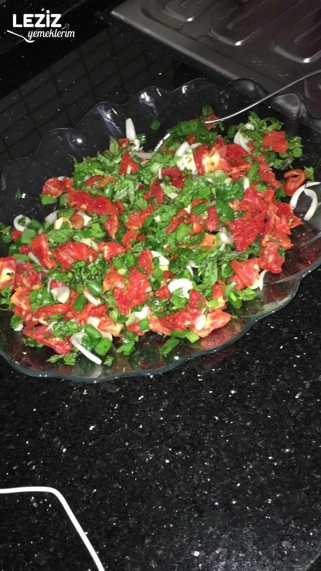 Kuru Domates Salatası Nasıl Yapılır?