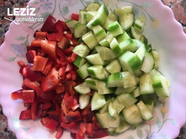 Süzme Yoğurtlu Semizotu Salatası