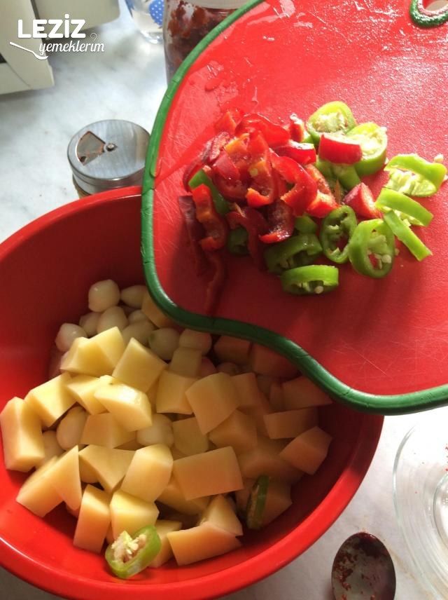 Arpacık Soğanlı Tavuk Yahni