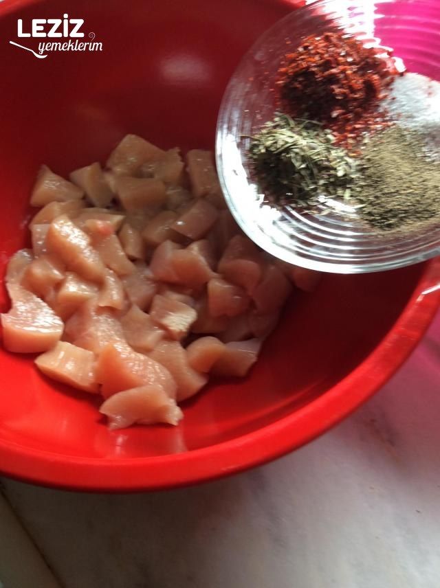 Arpacık Soğanlı Tavuk Yahni