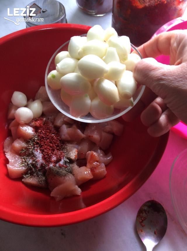 Arpacık Soğanlı Tavuk Yahni