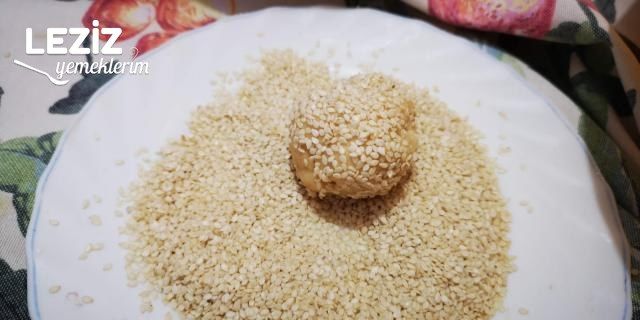 Susam Kaplamalı Anne Kurabiyesi