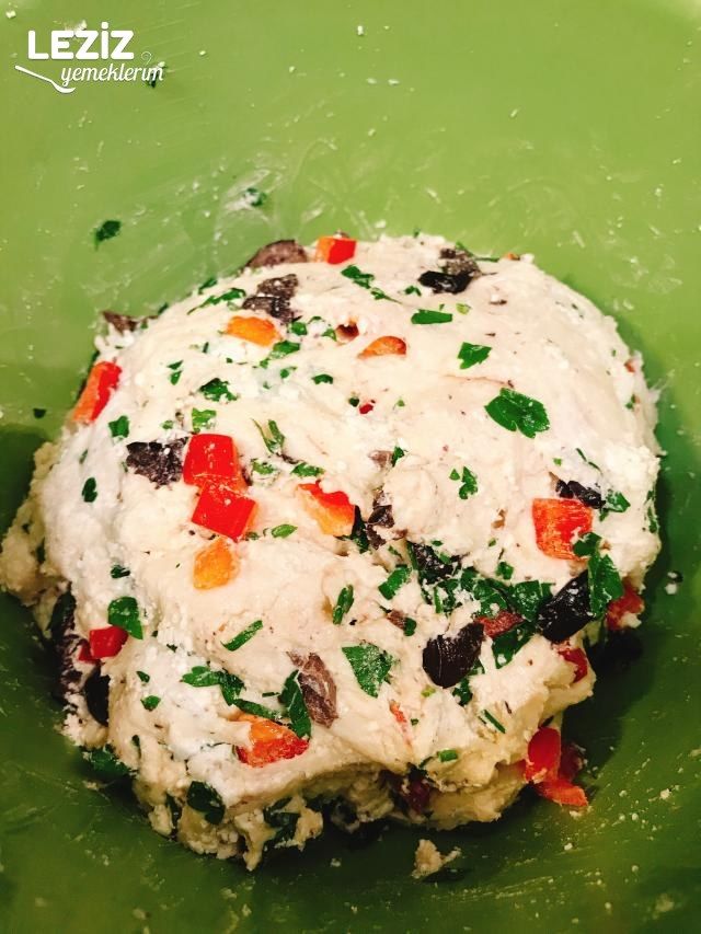 Pizza Tadında Sebzeli Poğaça