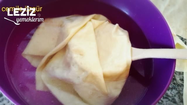 Hazır Su Böreklik Yufkadan Peynirli Su Böreği